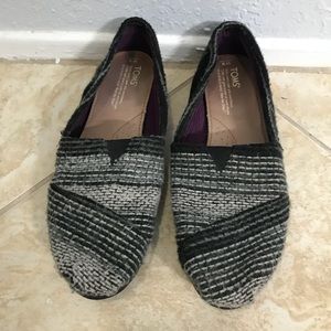 Women’s Tom’s size 9